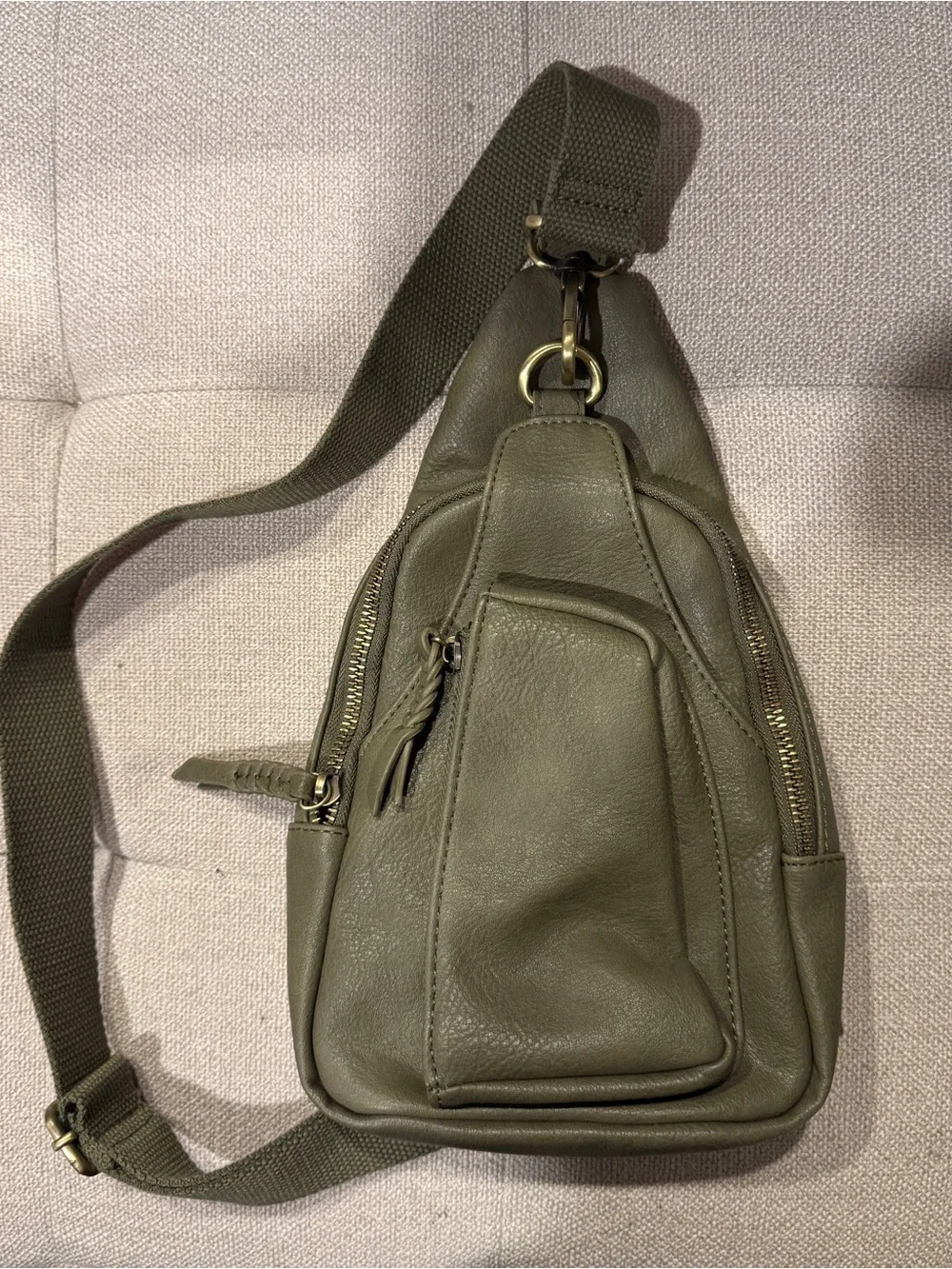 Antik Kraft Olive Green Leather Sling Bag